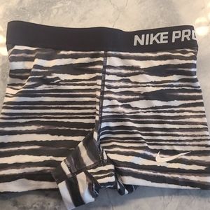 Used black and white nike spandex dri-fit